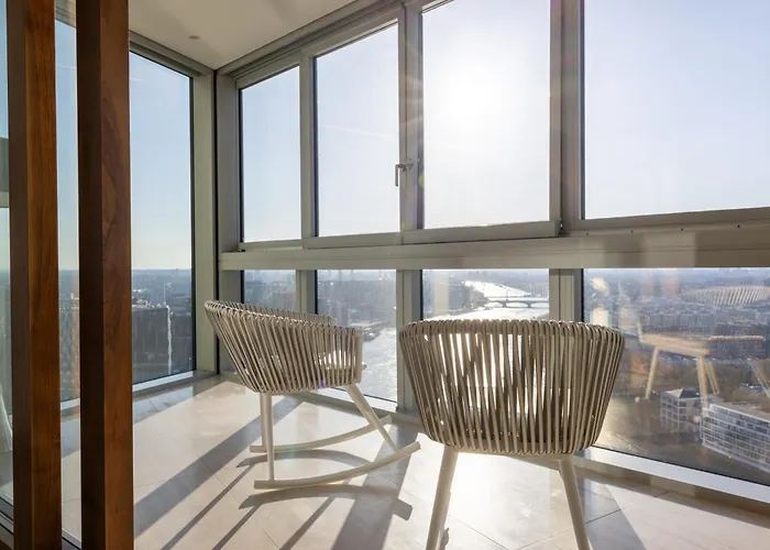 Luxury Central London With Pool, Gym, Spa, Free Parking 3 Bedroom