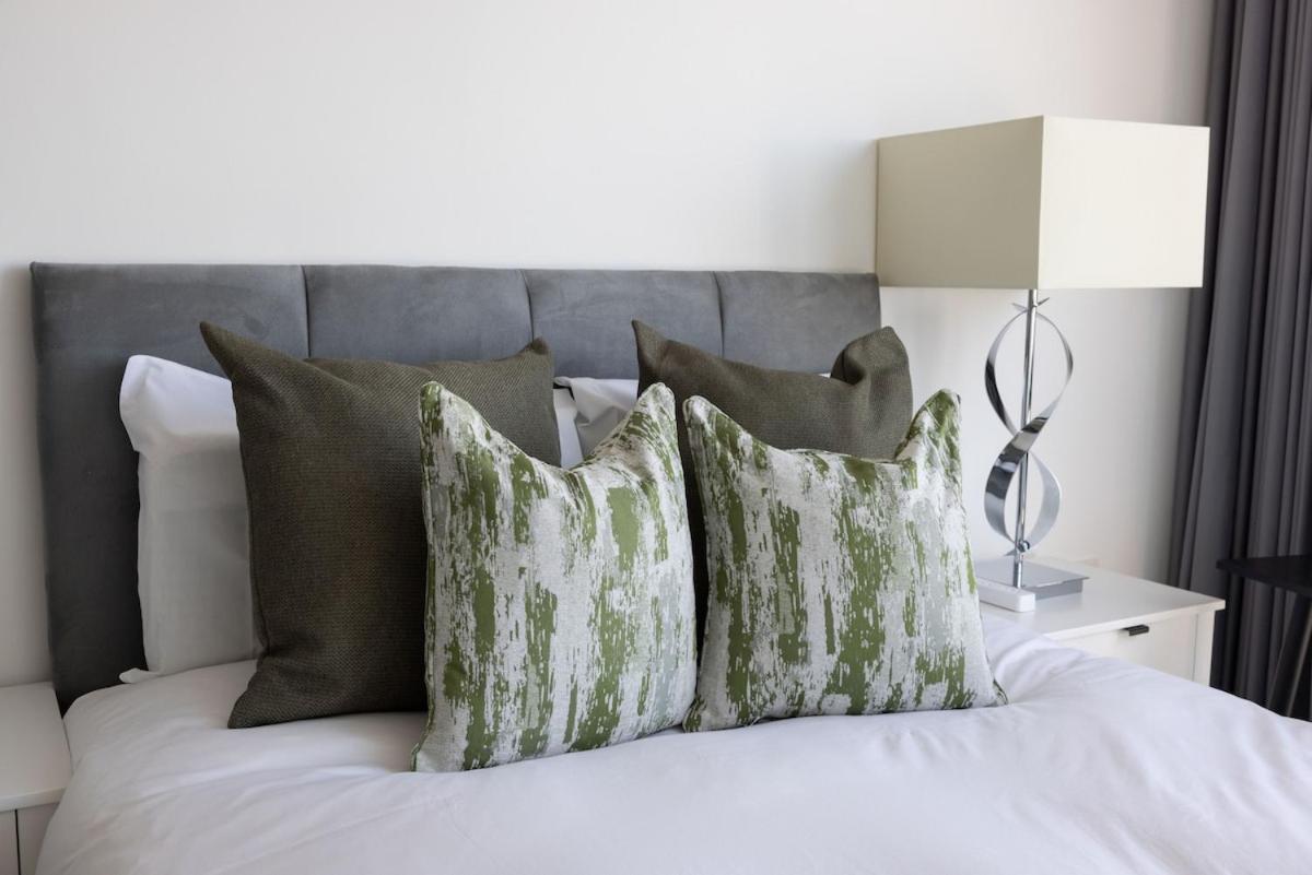 Luxury With Pool, Gym, Spa, Free Parking 3 Bedroom Appartamento *