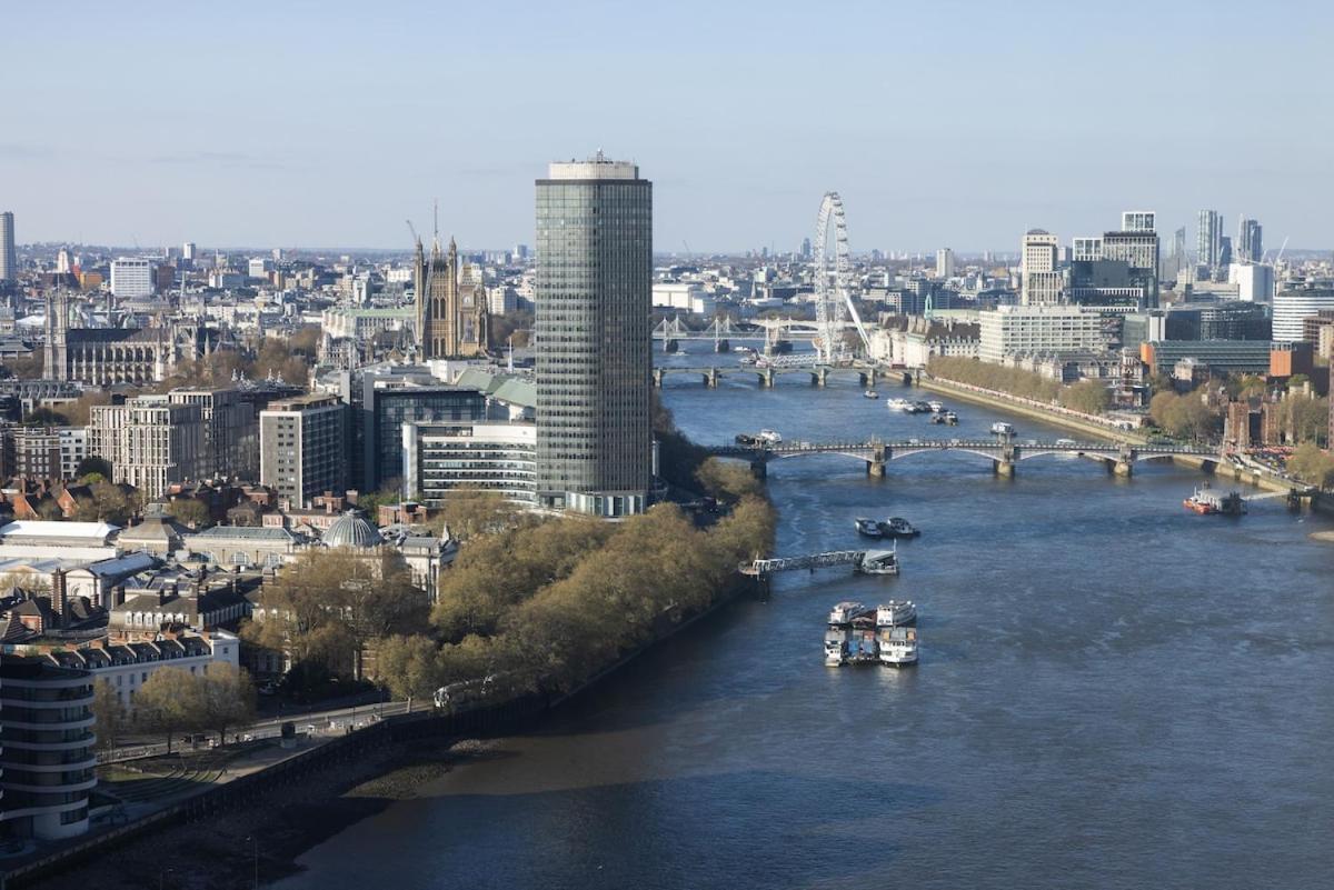 Apartment Luxury With Pool, Gym, Spa, Free Parking 3 Bedroom London