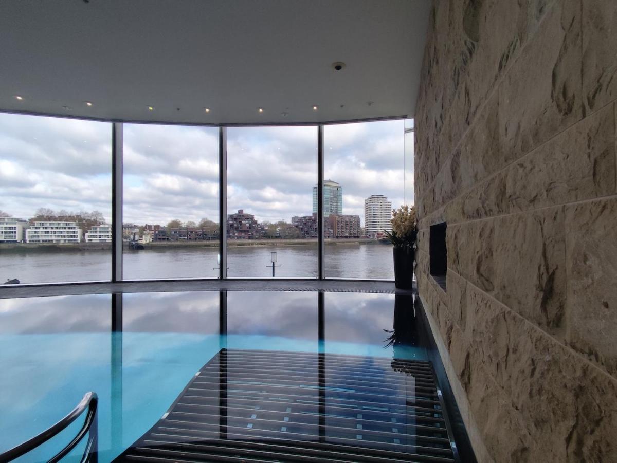Luxury With Pool, Gym, Spa, Free Parking 3 Bedroom Londra