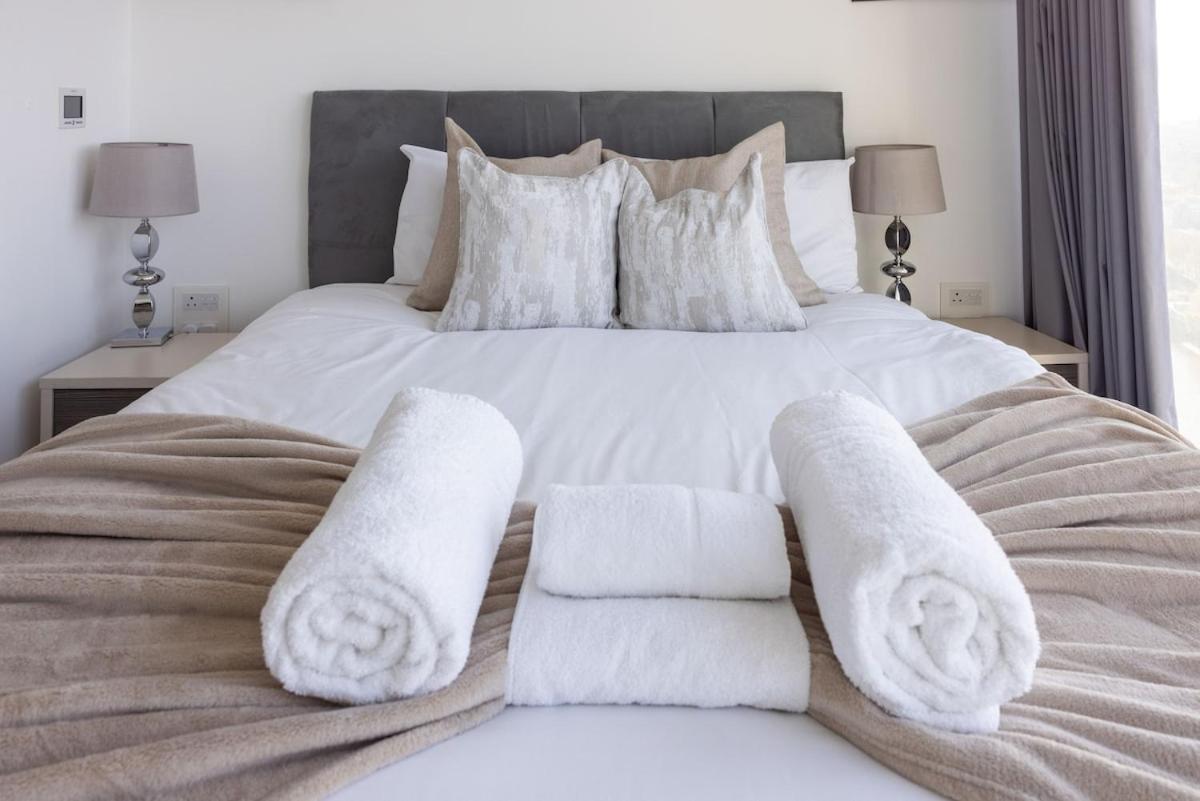 Luxury With Pool, Gym, Spa, Free Parking 3 Bedroom Appartamento