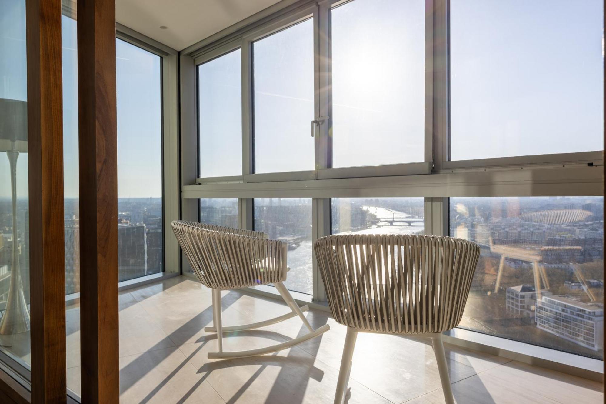Luxury With Pool, Gym, Spa, Free Parking 3 Bedroom Londra