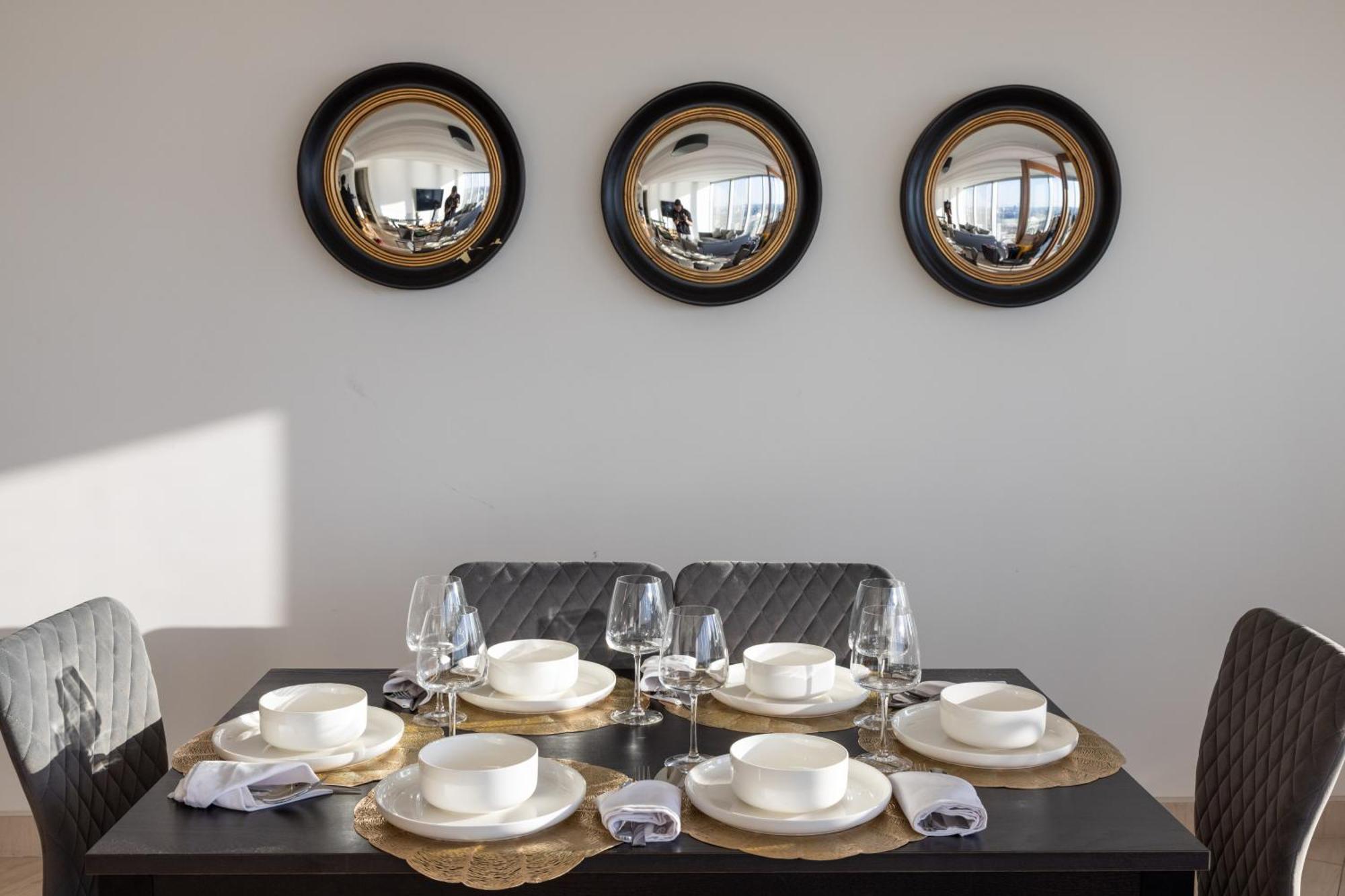 Luxury With Pool, Gym, Spa, Free Parking 3 Bedroom Londra