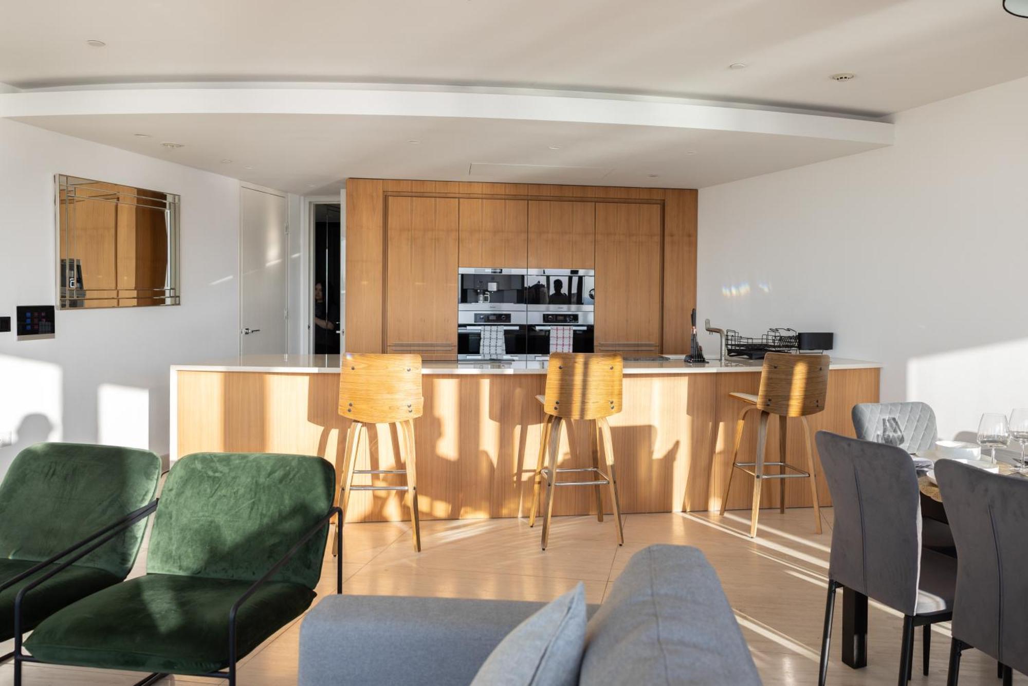 Luxury With Pool, Gym, Spa, Free Parking 3 Bedroom Appartamento
