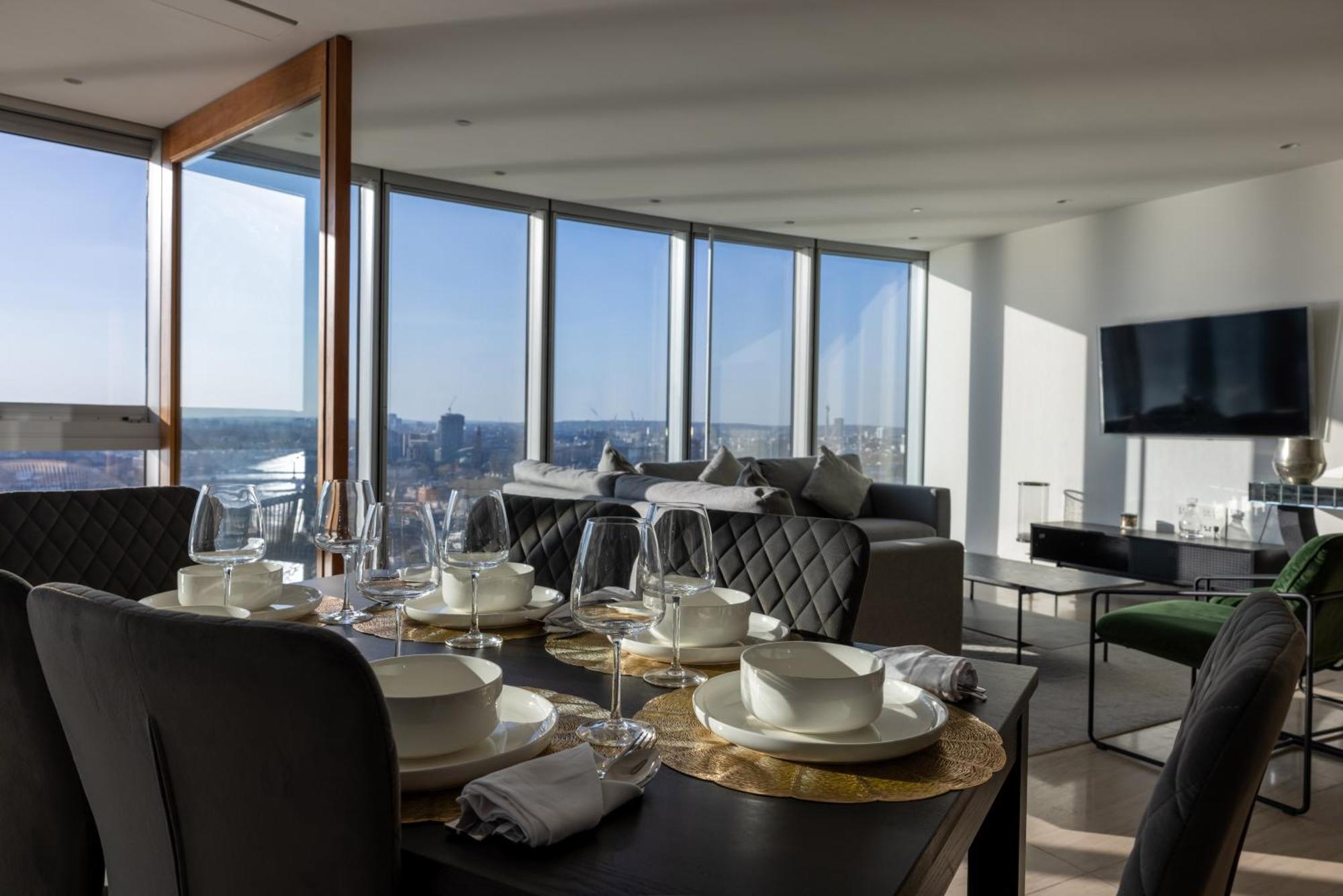 Luxury With Pool, Gym, Spa, Free Parking 3 Bedroom Londra