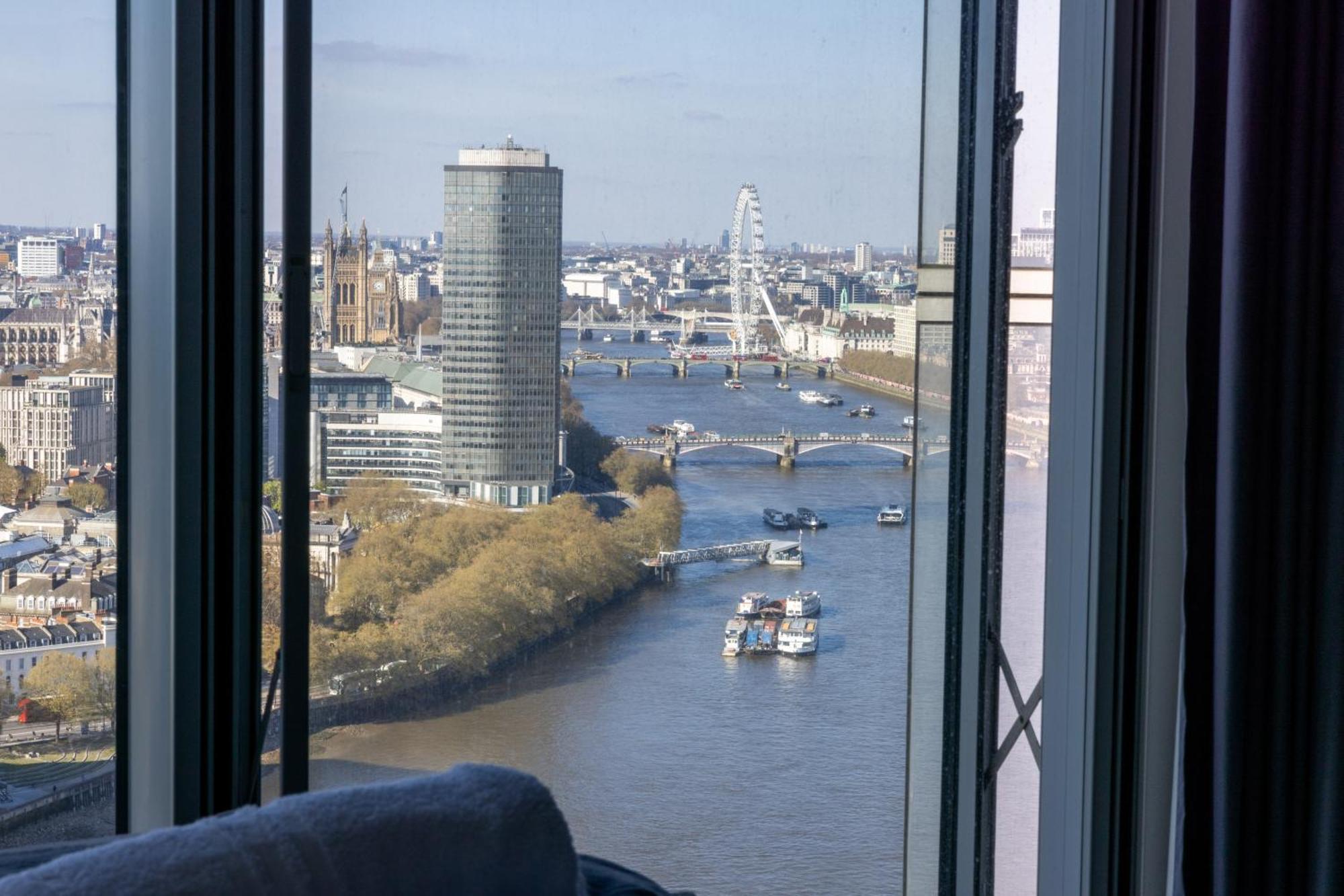 Luxury With Pool, Gym, Spa, Free Parking 3 Bedroom Londra