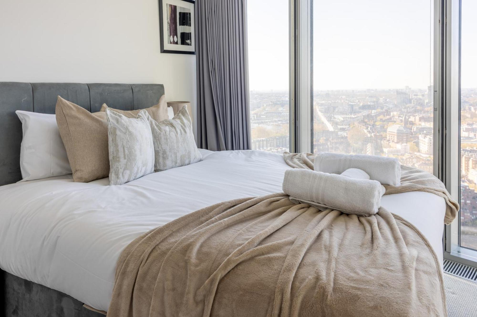 Luxury With Pool, Gym, Spa, Free Parking 3 Bedroom * Londra