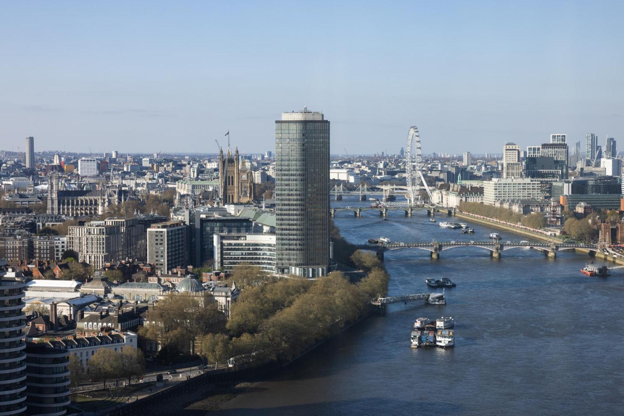 Apartment Luxury With Pool, Gym, Spa, Free Parking 3 Bedroom London